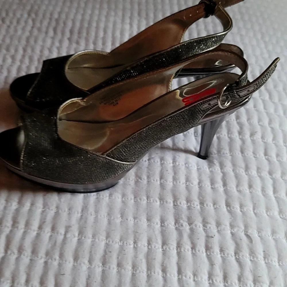 Heels - Picture 1 of 4